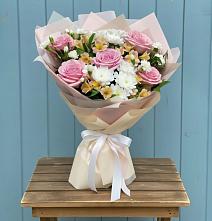 Букет цветов из:  Гвоздики, Орхидеи и Розы #REPLACE_PRED# Борках