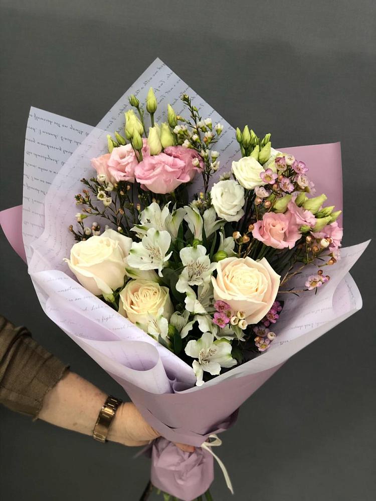 Букет цветов из: Альстромерии, Розы и Лизиантусы в Борках