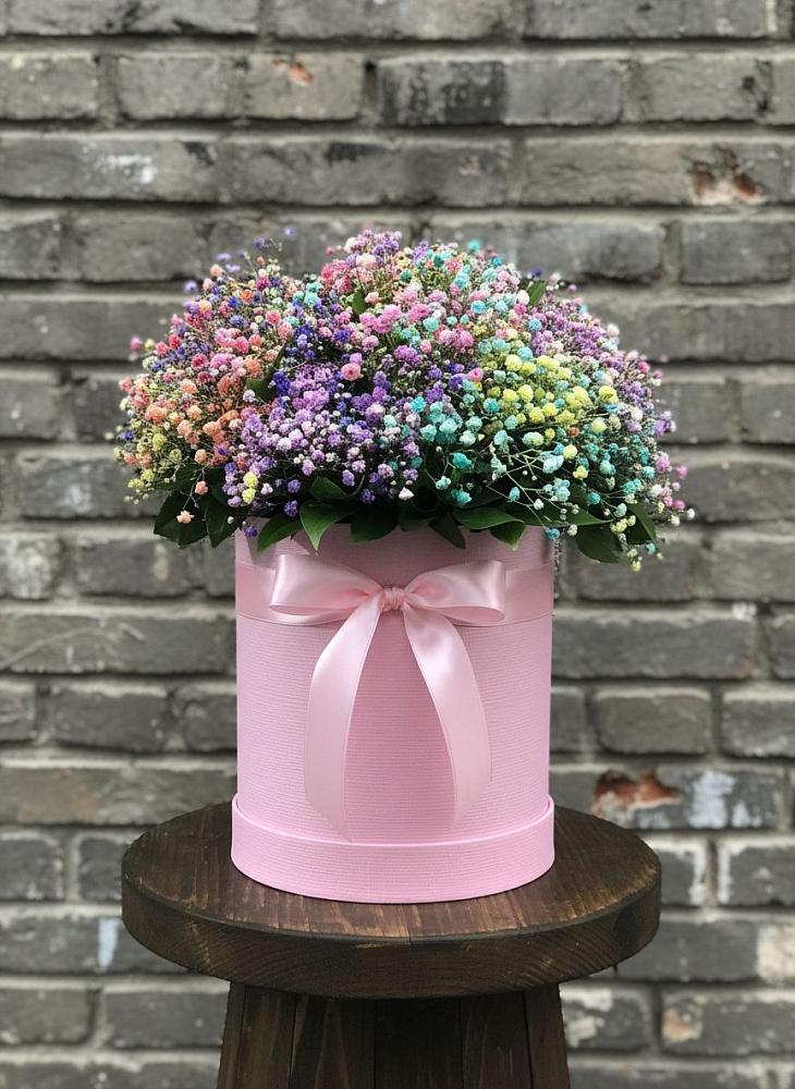 Цветочная композиция из Гипсофила и Розы в шляпной коробке в Борках