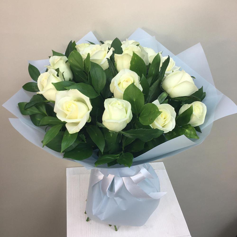 Букет 15 Белых роз Проуд в Борках