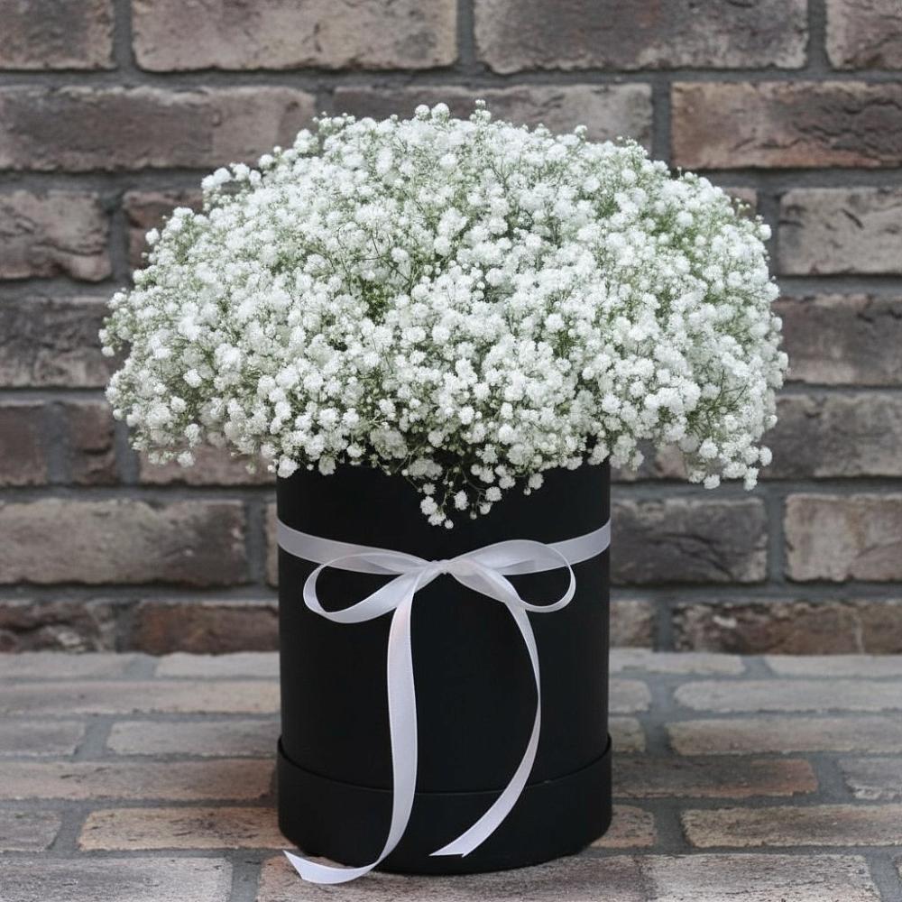 Цветочная композиция из Гипсофила в шляпной коробке в Борках