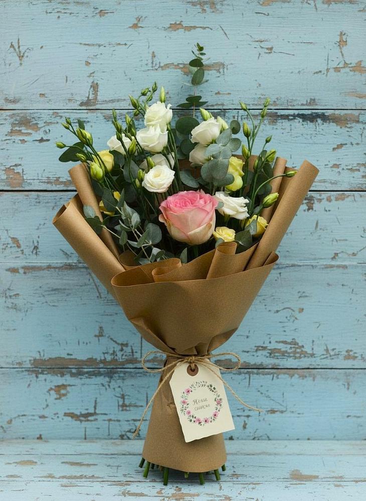 Букет цветов из: Розы и Лизиантусы в Борках