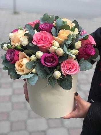 Цветочная композиция из Розы в шляпной коробке в Борках