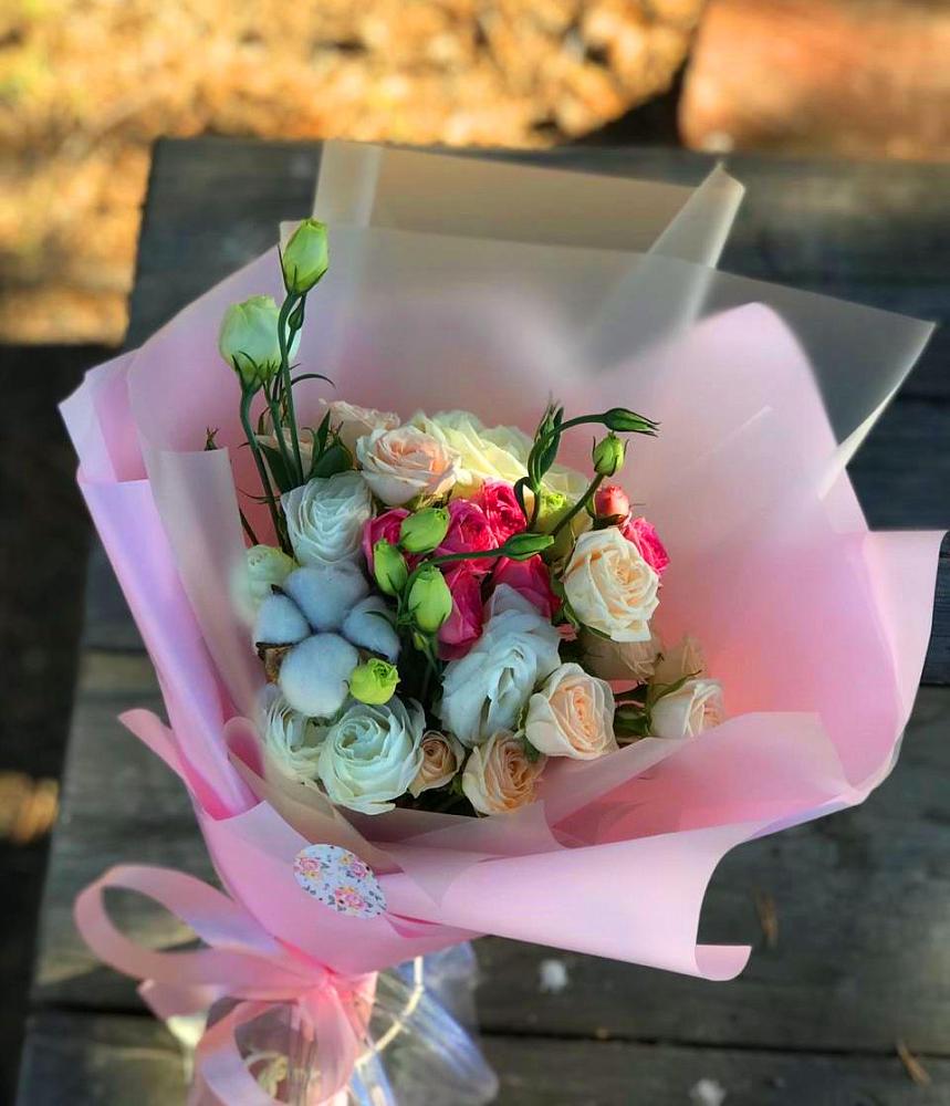 Букет цветов из: Розы и Лизиантусы в Борках