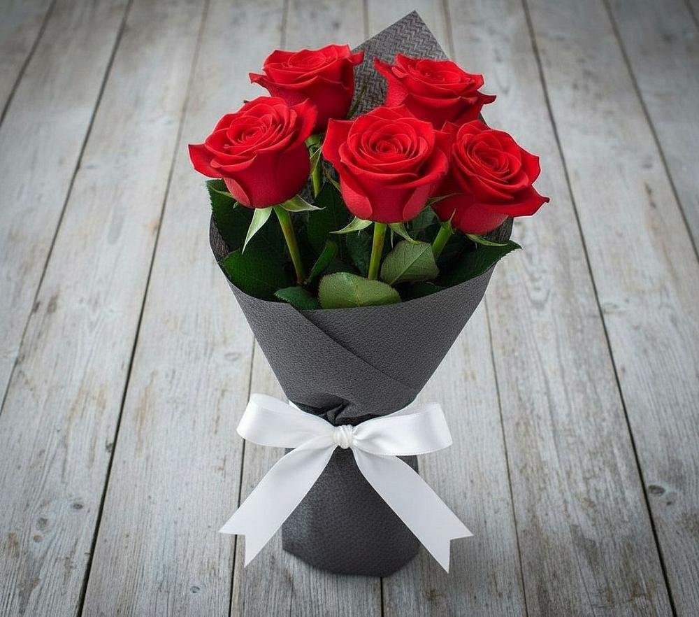 Букет 5 Красных роз Эдлесс Лав в Борках