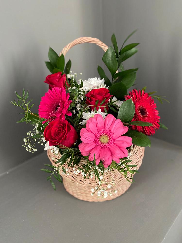 Цветочная композиция из Розы, Хризантемы и Герберы в корзине в Борках
