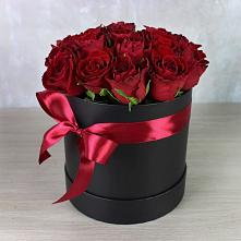 Цветочная композиция из Розы в шляпной коробке в Борках