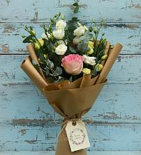 Букет цветов из:  Розы и Лизиантусы в Борках